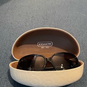 COACH Sunglasses HC 8053 (L909 Bella)
